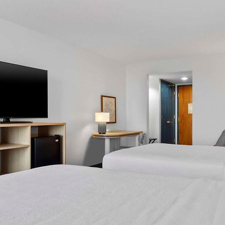Spark By Hilton Greensboro Exterior photo