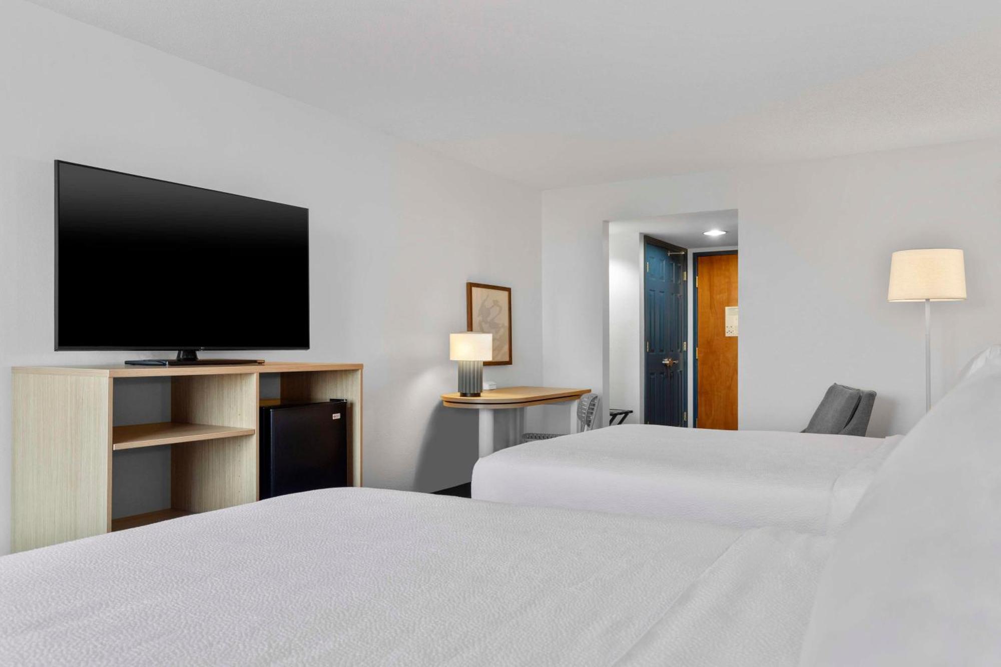 Spark By Hilton Greensboro Exterior photo