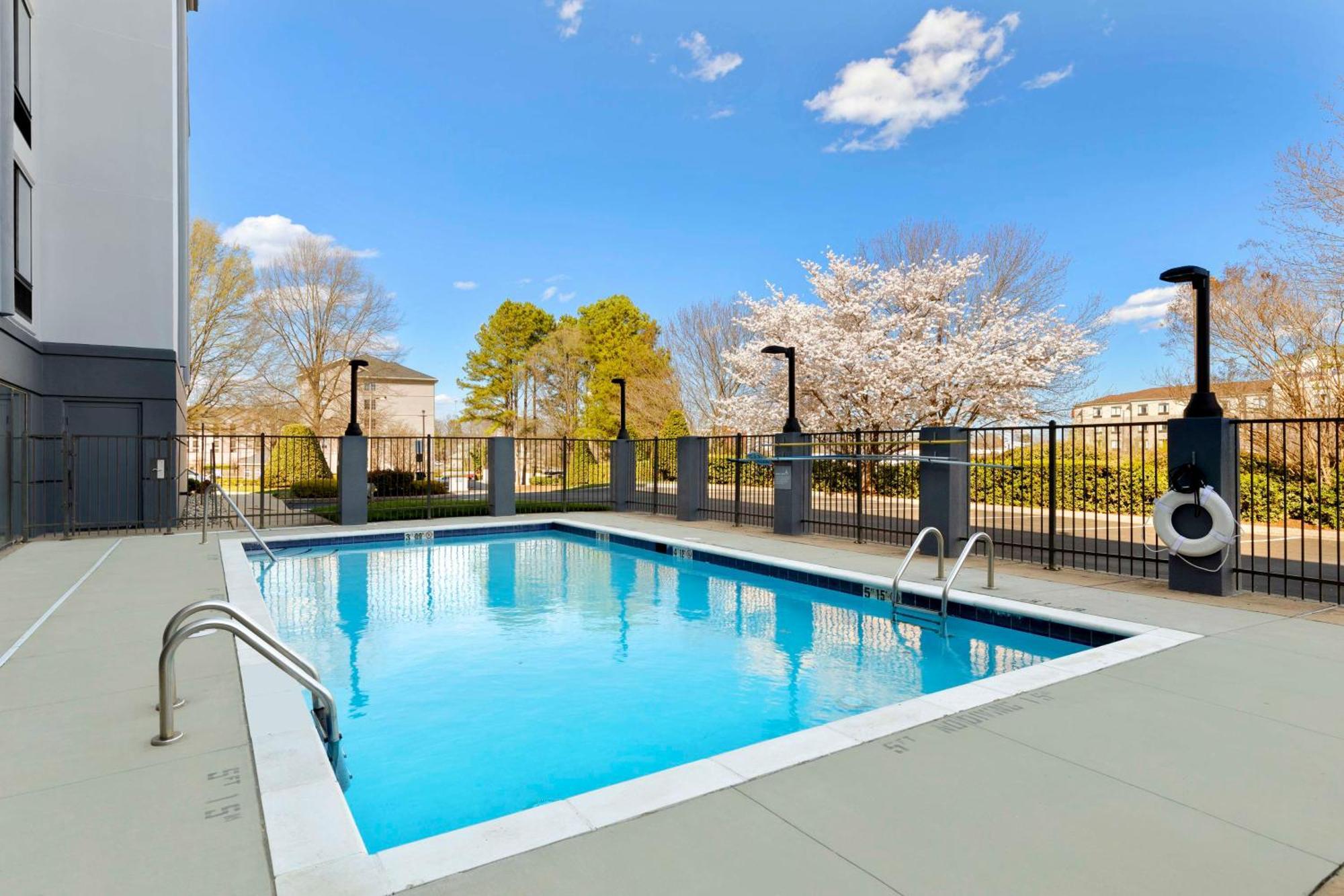 Spark By Hilton Greensboro Exterior photo