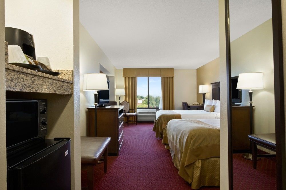 Spark By Hilton Greensboro Exterior photo