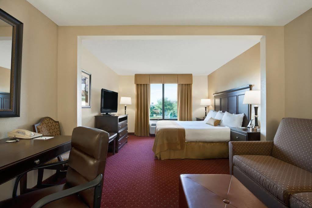 Spark By Hilton Greensboro Exterior photo